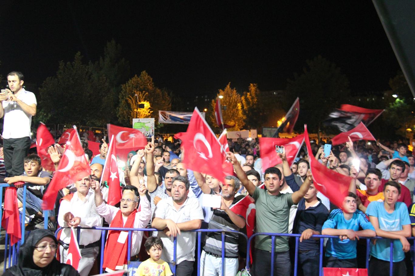 Diyarbakır’da darbe karşıtı gösteriler 22’inci gününde